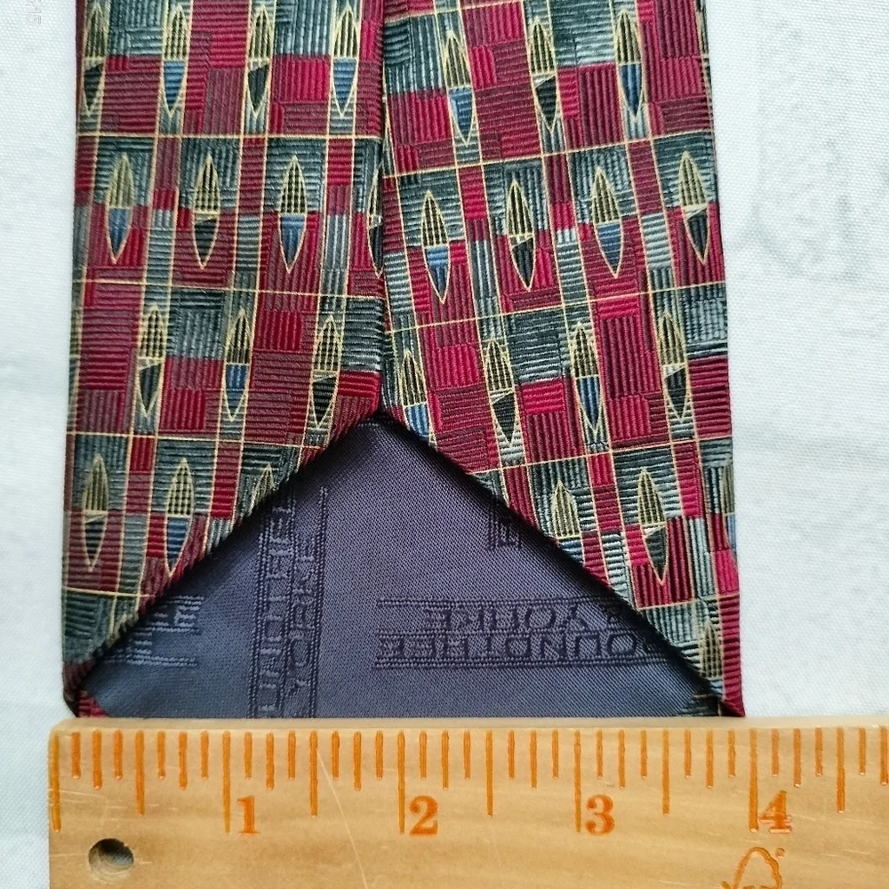 Roundtree and Yorke Necktie Tie  Silk Red Multicolored Geometric Jacquard USA